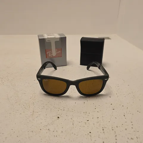 RAY BAN FOLDING WAYFARER BOXED