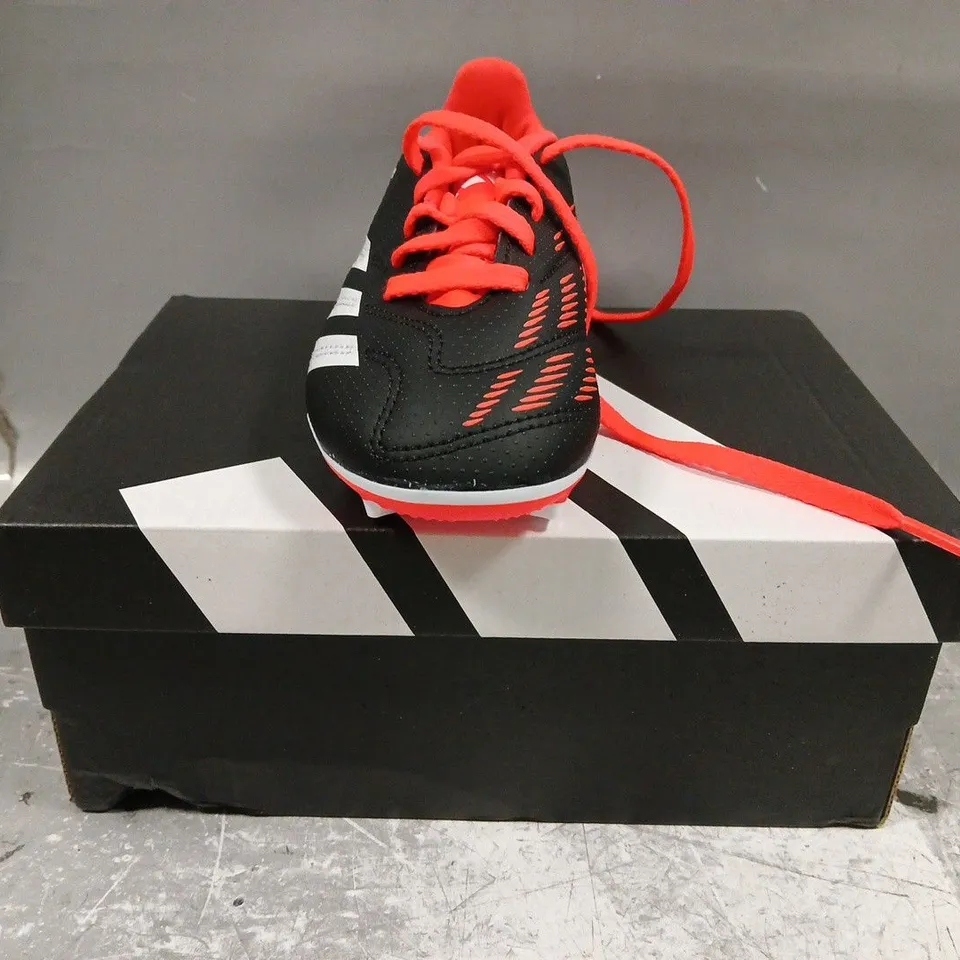 BOXED PAIR OF ADIDAS KID'S PREDATOR CLUB FOOTBALL BOOTS IN BLACK/WHITE/RED SIZE UK 11
