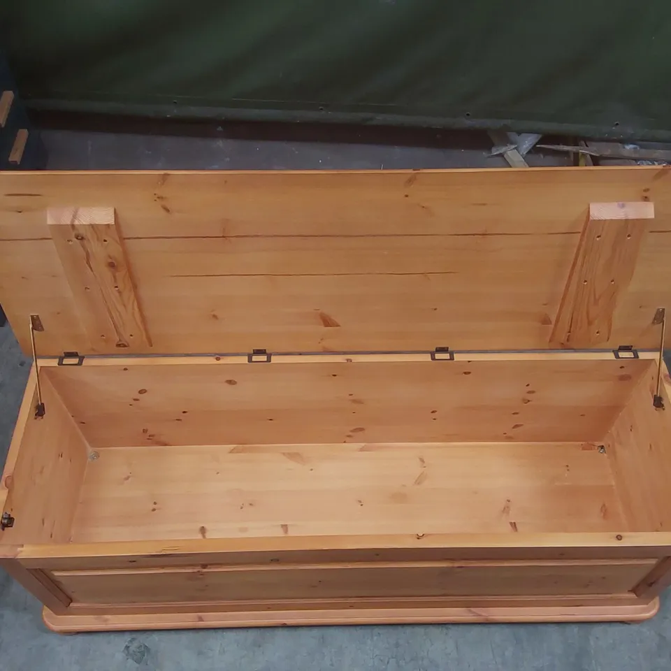 DESIGNER WOODEN BLANKET BOX