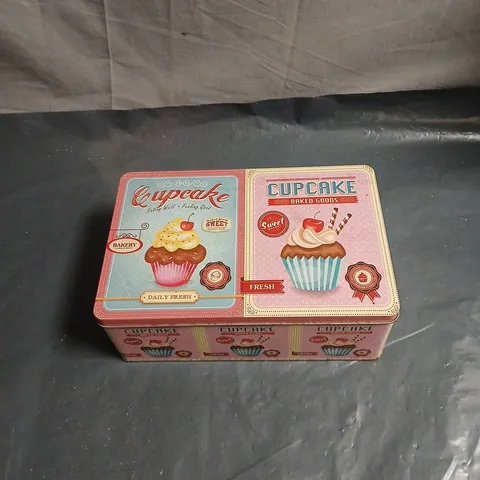 CUPCAKE GIFT SET IN TIN, 2 MUGS AND COASTERS