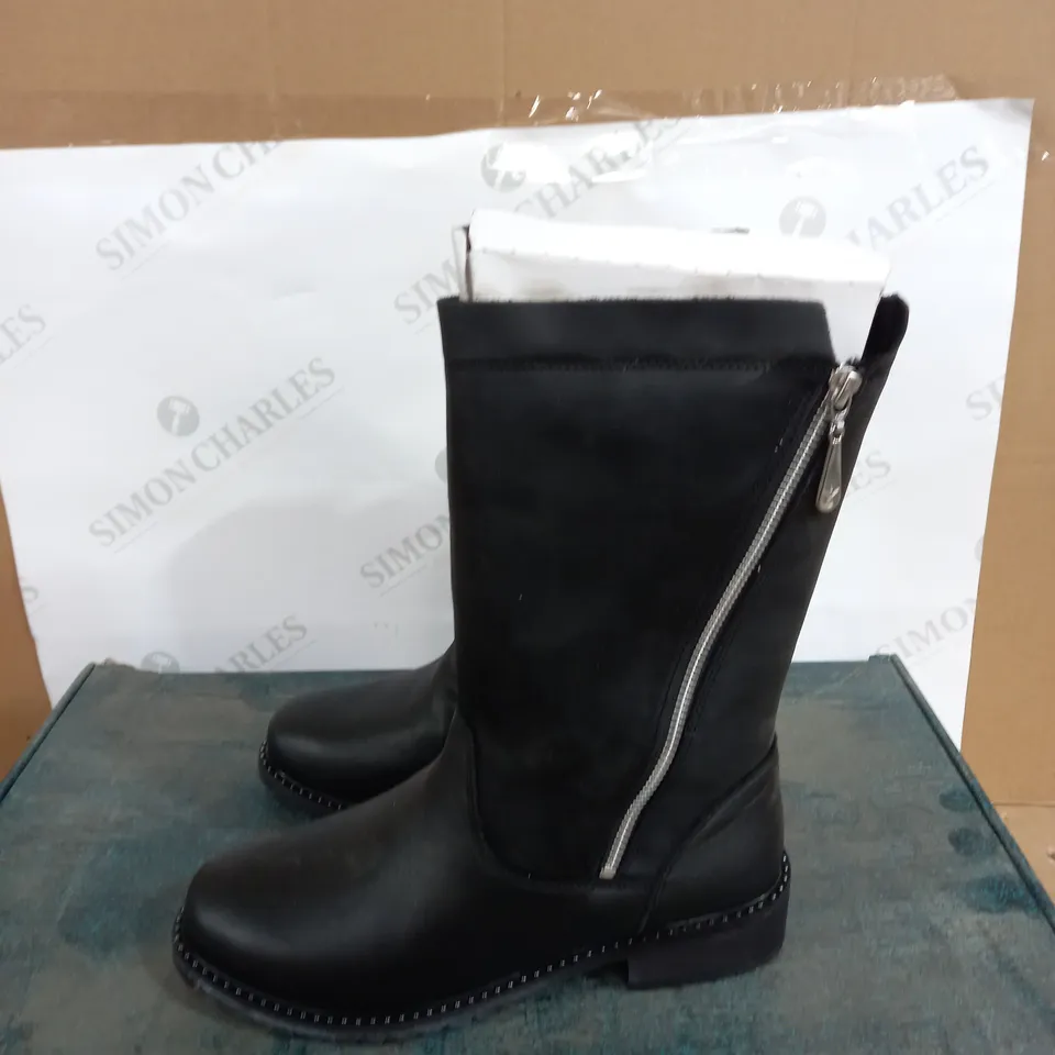 EMU EXPLORER YANCOAL WATERPROOF LEATHER BOOT - SIZE 4