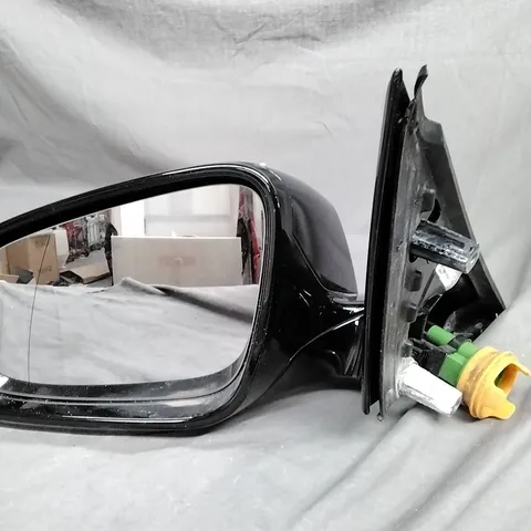 BMW WING MIRROR PASSENGER LEFT SIDE F0153123U6680