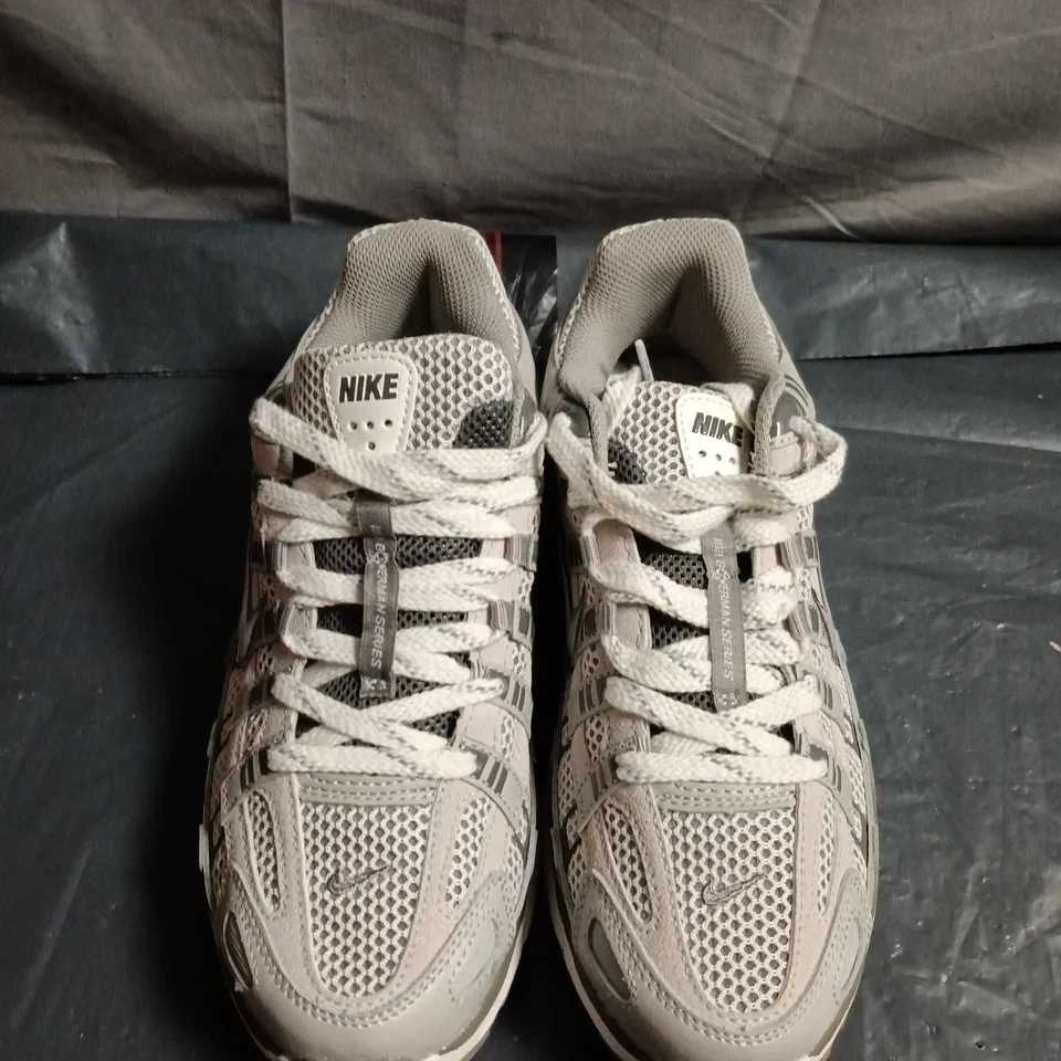 UNBOXED PAIR OF NIKE P6000 TRAINERS - UK SIZE 7