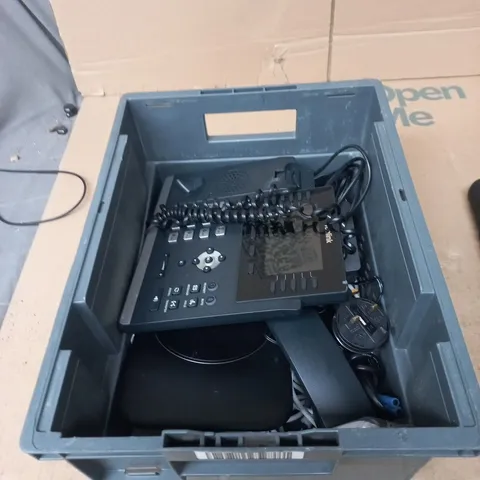 TOTE OF APPROXIMATELY 7 ASSORTED ITEMS TO INCLUDE: EE ROUTER
