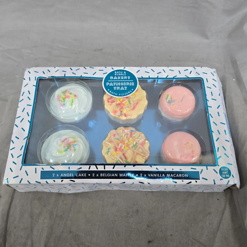 BATH & BUBBLE BAKERY PATISSERIE TRAY BATH FIZZERS – 6-PIECE DESSERT SET