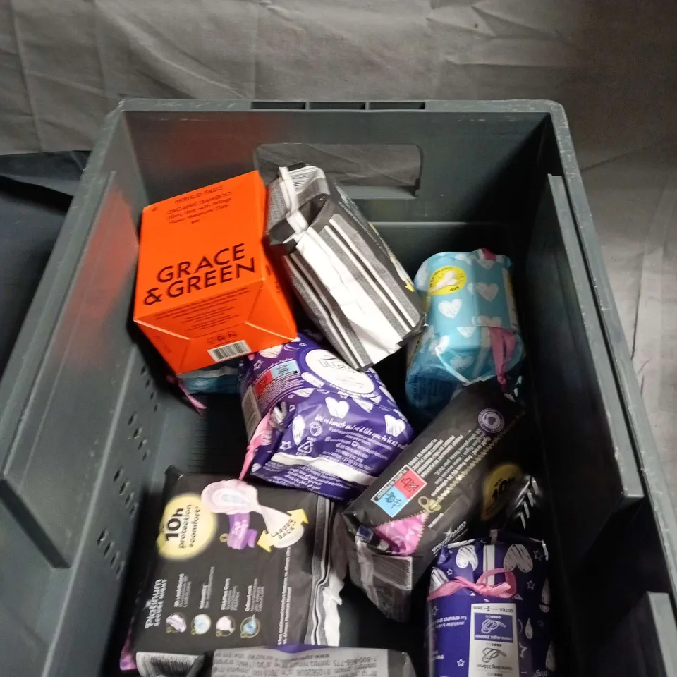 APPROXIMATELY 9 ASSORTED SANITARY PRODUCTS INCLUDING GRACE & GREEN BAMBOO PERIOD PADS AND LIL-LETS TEENS SMARTFIT 