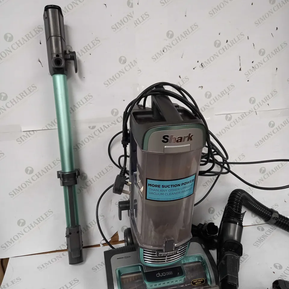 BOXED SHARK UPRIGHT VACUUM CLEANER AZ912UKT
