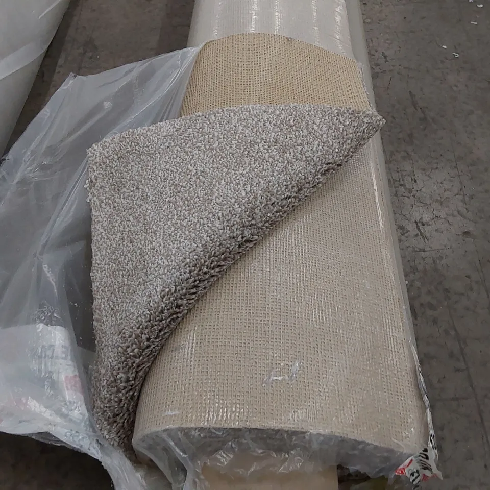 ROLL OF QUALITY CARPET // SIZE: APPROXIMATELY 3 X 4m