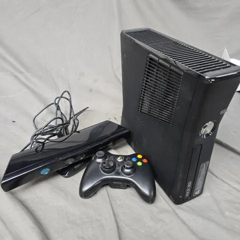 BOXED XBOX 360 VIDEO GAMES CONSOLE WITH CONNECT CAMERA