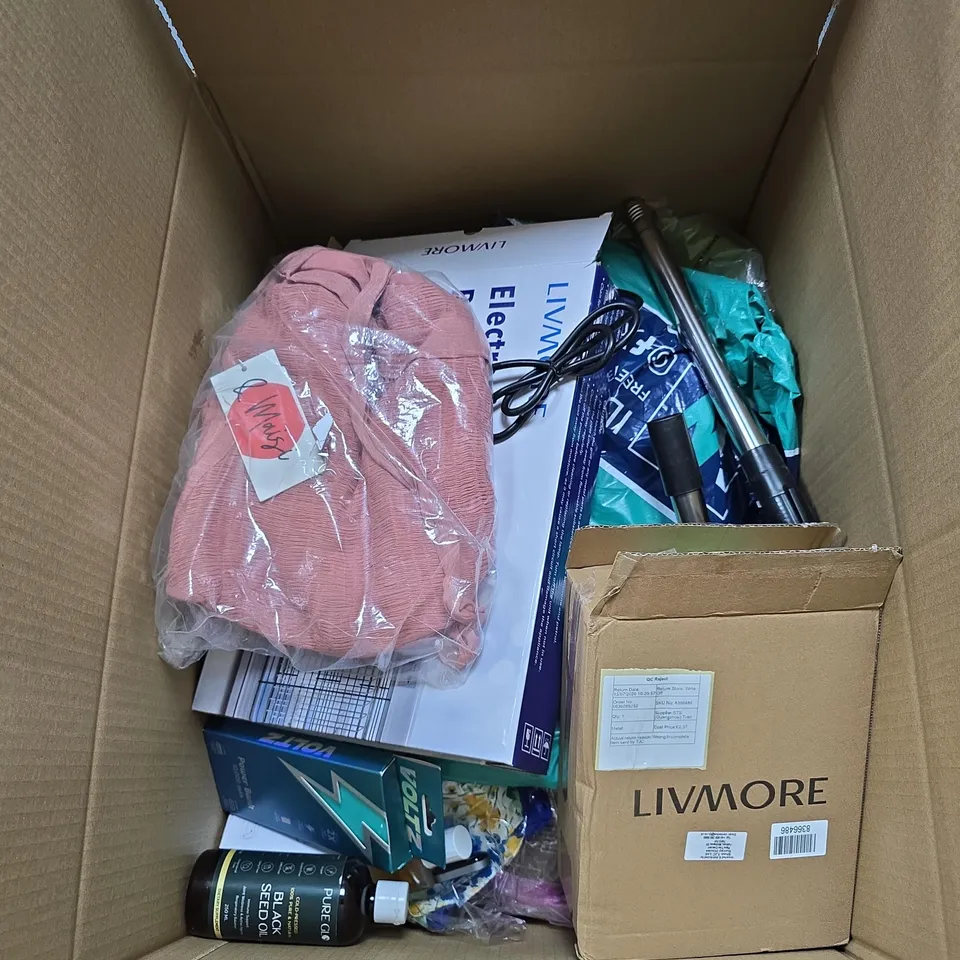 BOX OF APPROXIMATELY 15 ASSORTED ITEMS INCLUDING GREE JEWELLERY BOX , ELECTRIC BUG ZAPPER AND VOLTZ POWER BANK