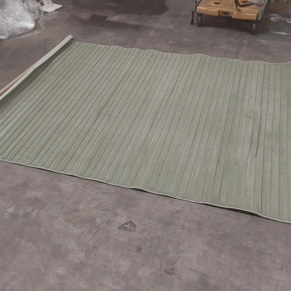 SAFAVIEH SELENA RUG - 5'3" x 7'6"