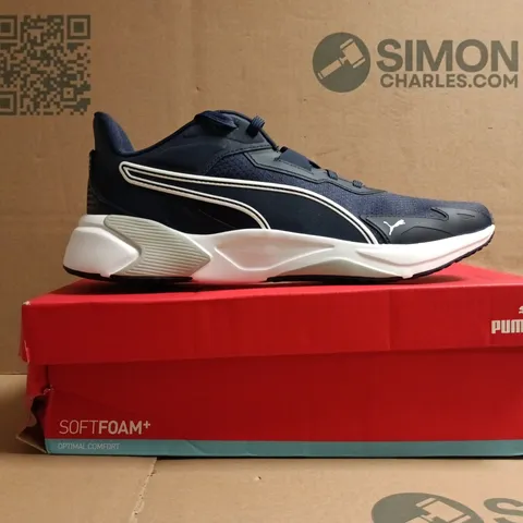 BOXED PAIR OF PUMA TRAINERS IN NAVY/WHITE SIZE UK 10.5