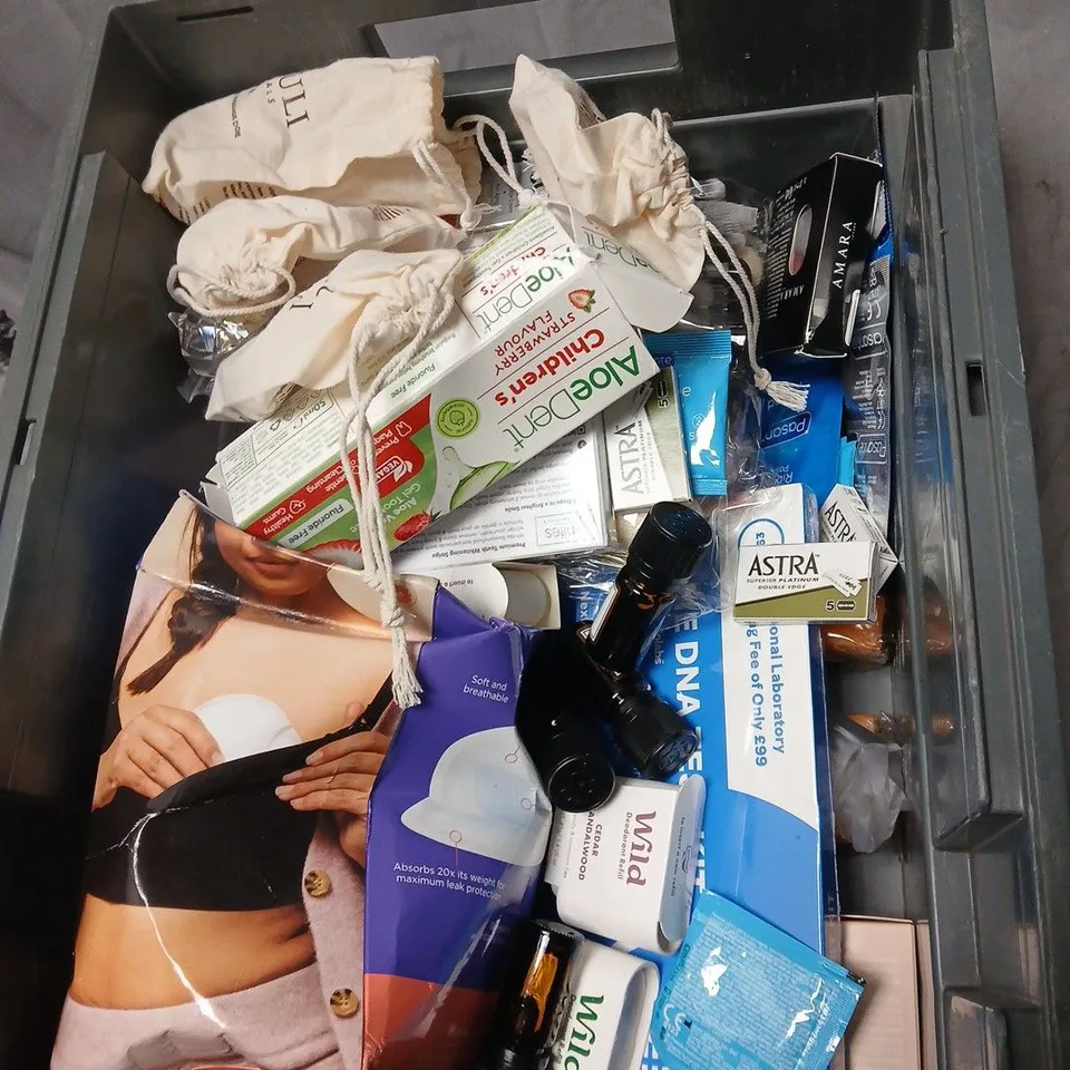 APPROXIMATELY 25 ITEMS INCLUDING HEALTH & BEAUTY ASSORTED LOT – HAIR OIL, EYELASHES, SHAMPOO BAR & BOXED COSMETICS AND CLOMANA MARSHMALLOW SPONGES .