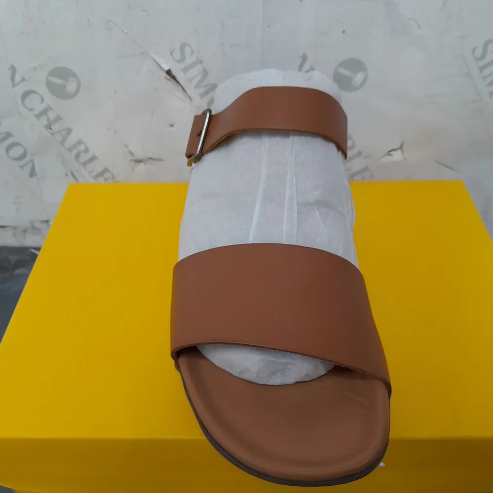 BOXED STRIVE CARASANDALS IN TAN - UK 7 
