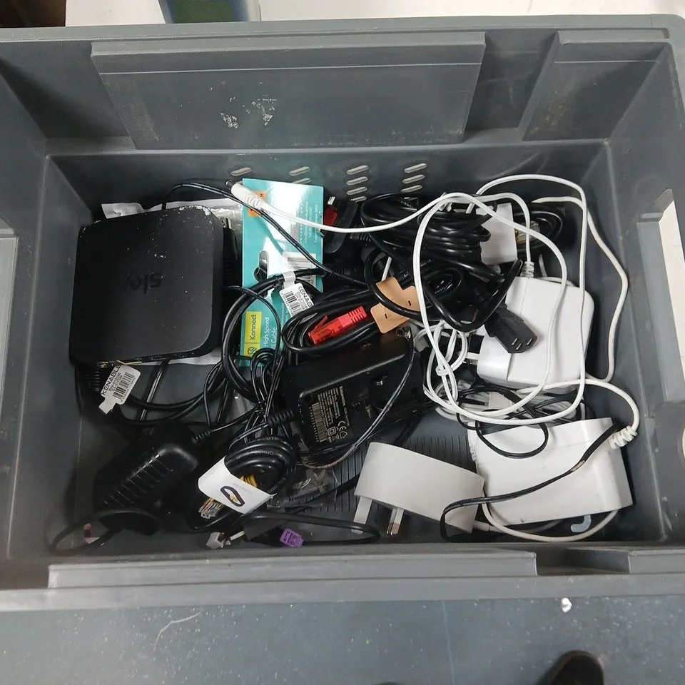 LOT OF ASSORTED HOUSEHOLD ITEMS TO INCLUDE REMOTE CONTROLS, CABLES AND HOME NETWORKING ITEMS