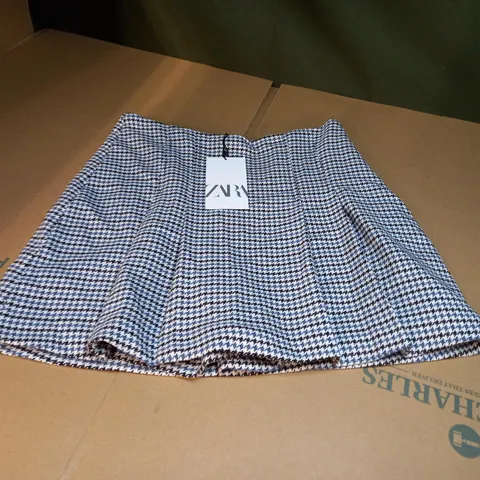 ZARA BLUE/BLACK/WHITE CHECK PLEATED SKORT - SMALL