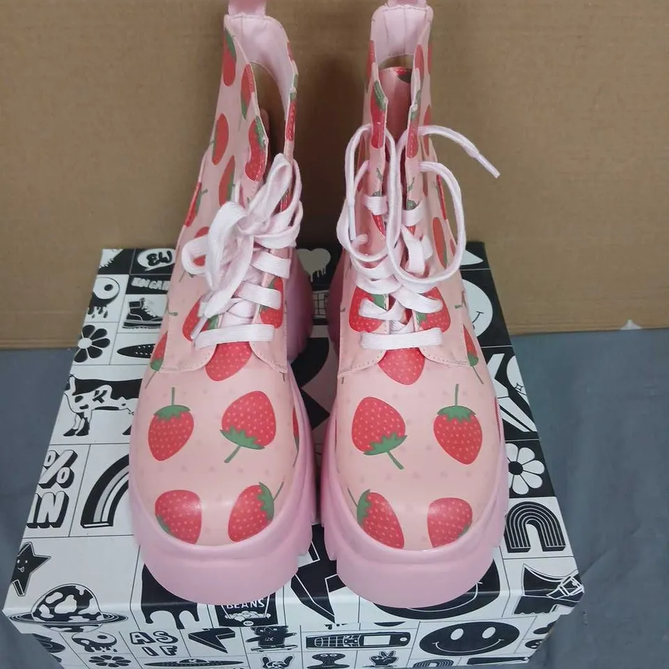 KOI STRAWBERRY SHORTCAKE PINK BOOTS – KIDS, STRAWBERRY PRINT UK4   