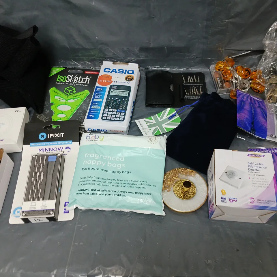 BOX OF APPROXIMATELY 8 ASSORTED ITEMS TO INCLUDE - CASIO CALC, ISOSKETCH, AND MINNOW PRECISION BIT SET ETC. 