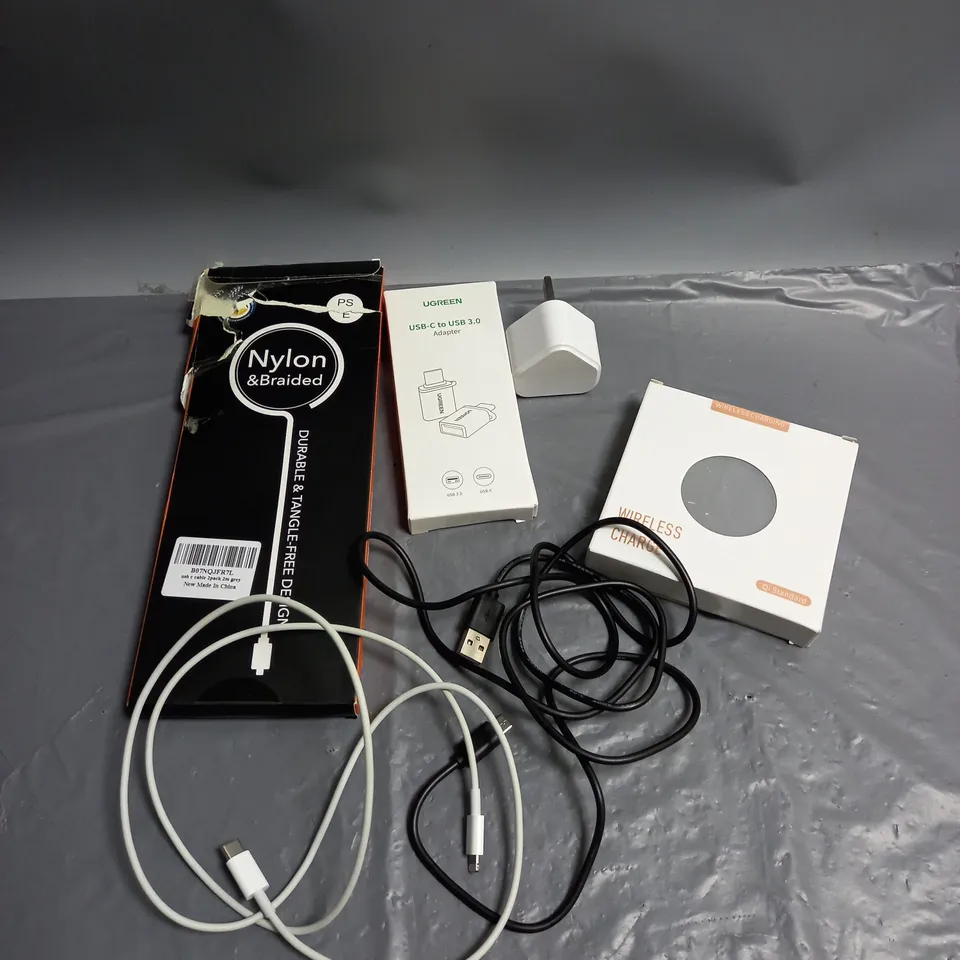 LOT OF APPROXIMATELY 20 MOBILE PHONE ACCESSORIES TO INCLUDE CHARGING CABLES AND ADAPTERS