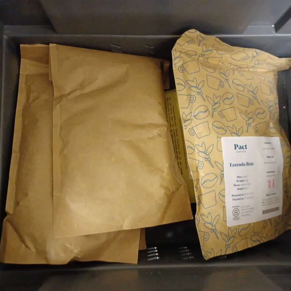 BOX OF APPROX 10 ITEMS TO INCLUDE CLEAR WHEY ISOLATE, KOFRA COFFEE, TRIBE PLANT PROTEIN SHAKE