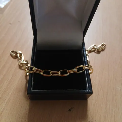 FOUR GOLD 9CT ITALIAN GOLD TRIANGLE CUT PAPERCLIP BRACELETS