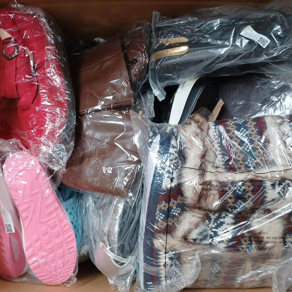 BOX OF APPROX 22 ASSORTED SHOES TO INCLUDE - SHEIN PLATFORM SLIP ONS - NIKE DAOQUAN FOOTBALL BOOTS - CONVERSE ALL STARS IN BLACK ECT