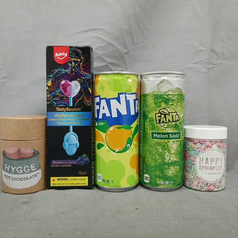 APPROXIMATELY 30 ASSORTED FOOD AND DRINK ITEMS TO INCLUDE FANTA, TASTYSOUNDS, HAPPY SPRINKLES, ETC