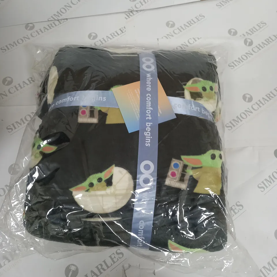 OODIE OVERSIZED WEARABLE BABY YODA/GROGU BLANKET - SIZE NOT SPECIFIED 