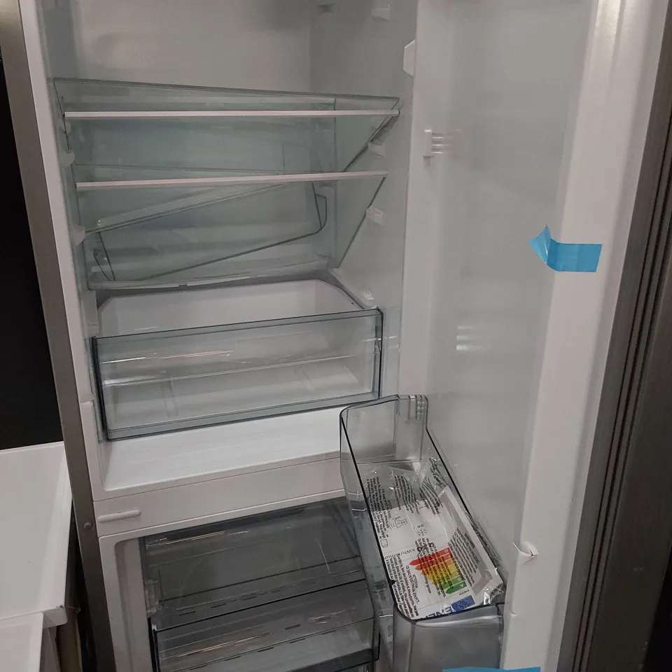 SWAN SILVER FRIDGE FREEZER SR158110S