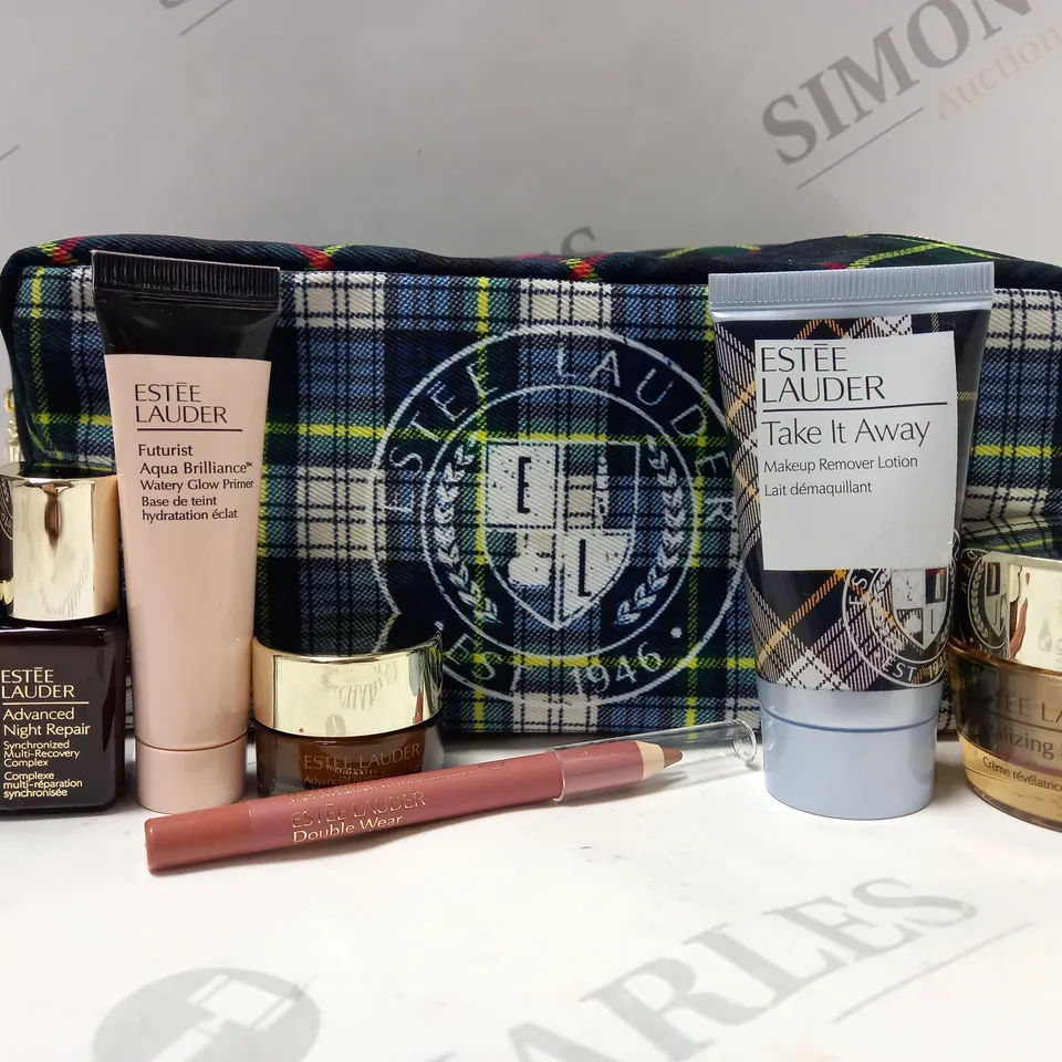 ESTÉE LAUDER CROSS THE LINE SKINCARE GIFT SET 2023