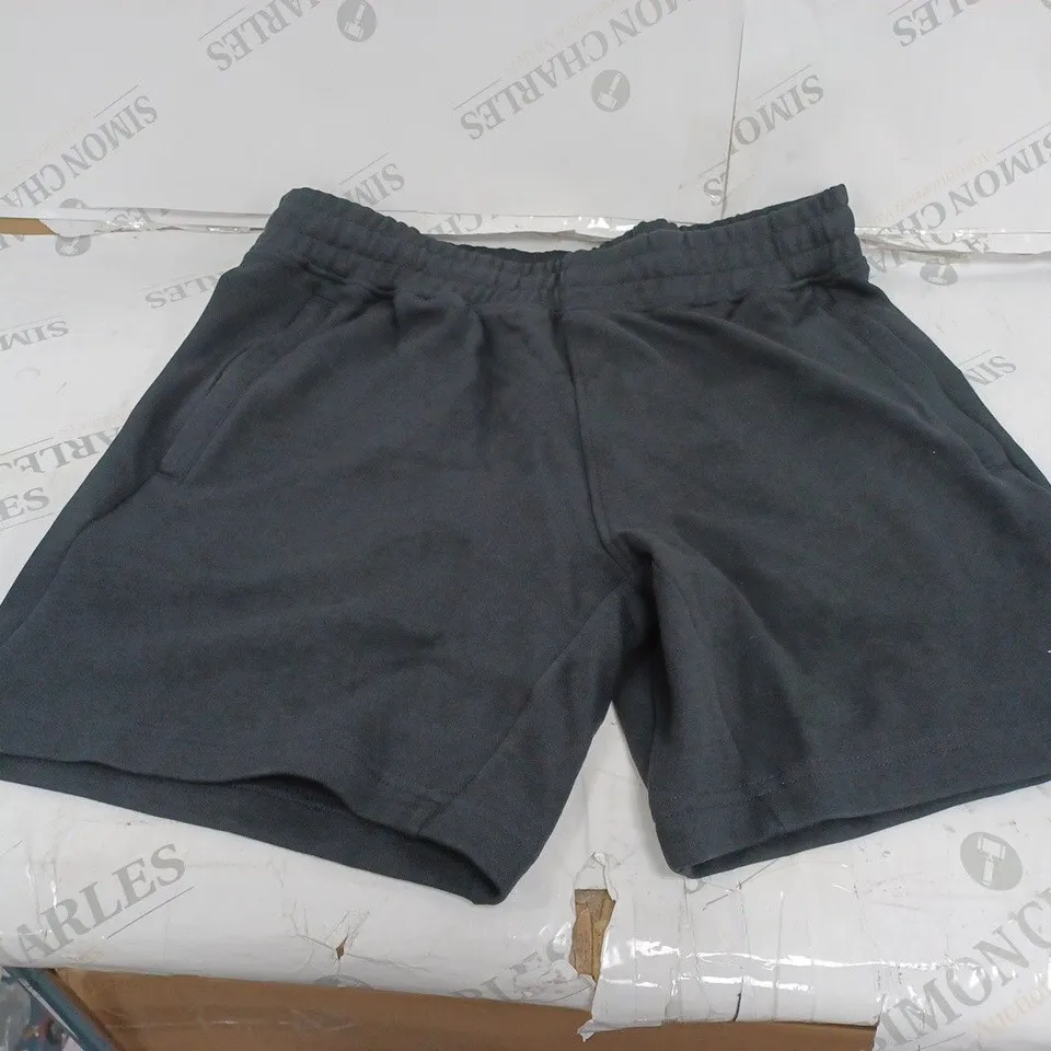 BLACK GYMSHARK SHORTS SIZE M 