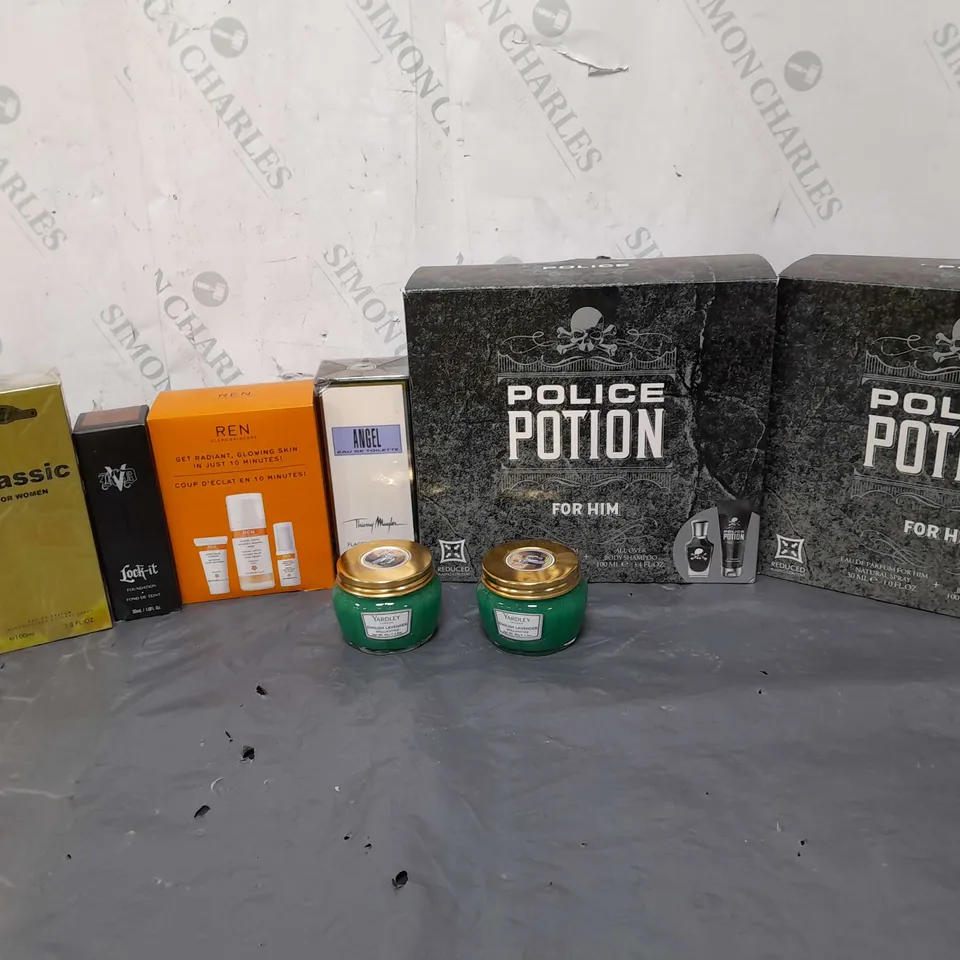 APPROXIMATELY 6 ASSORTED COSMETIC GOODS TO INCLUDE POLICE POTION FOR HIM, REN GLOWING SKIN KIT, AND CLASSIC FOR WOMEN ETC. 