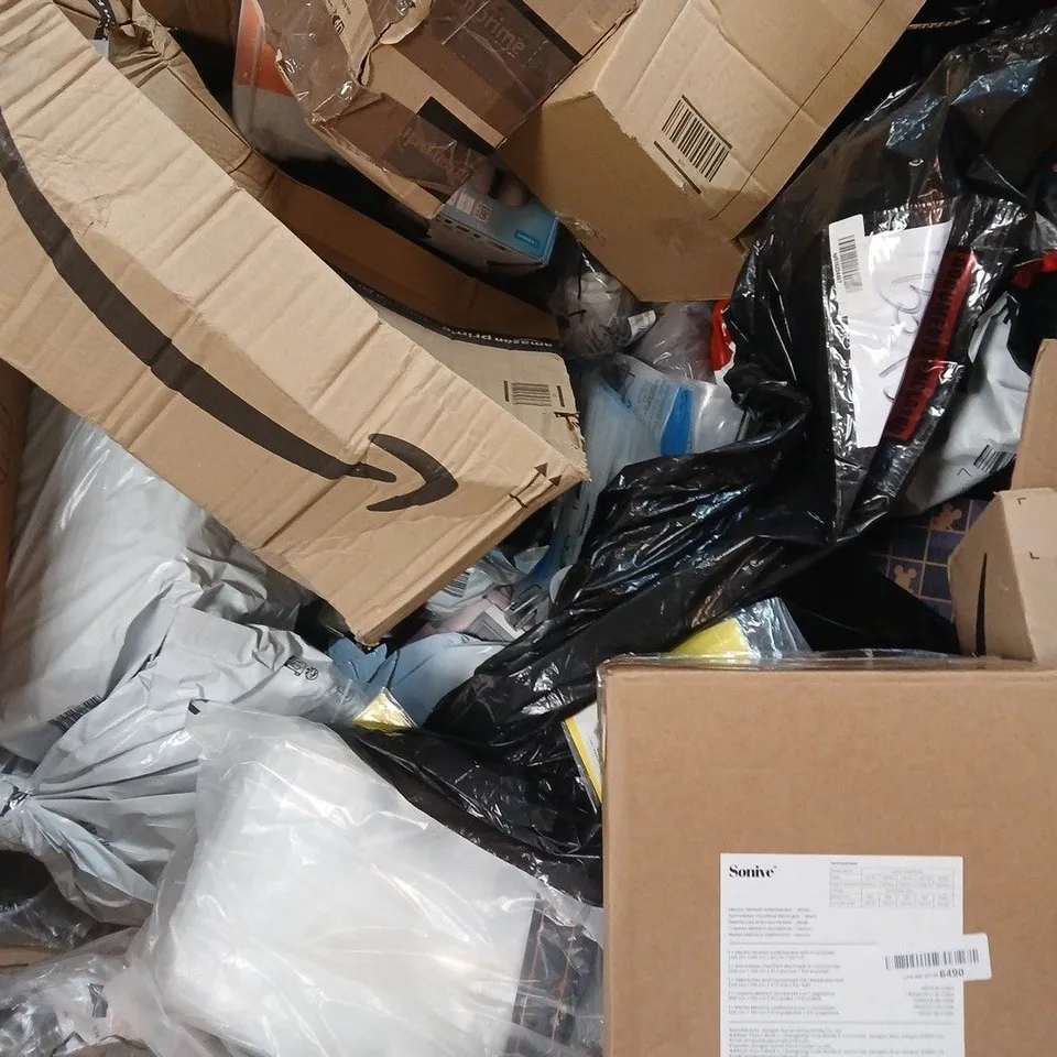 PALLET TO CONTAIN LARGE ASSORTMENT OF HOUSEHOLD ITEMS TO INCLUDE BULBS, CURTAINS, ETC - COLLECTION ONLY
