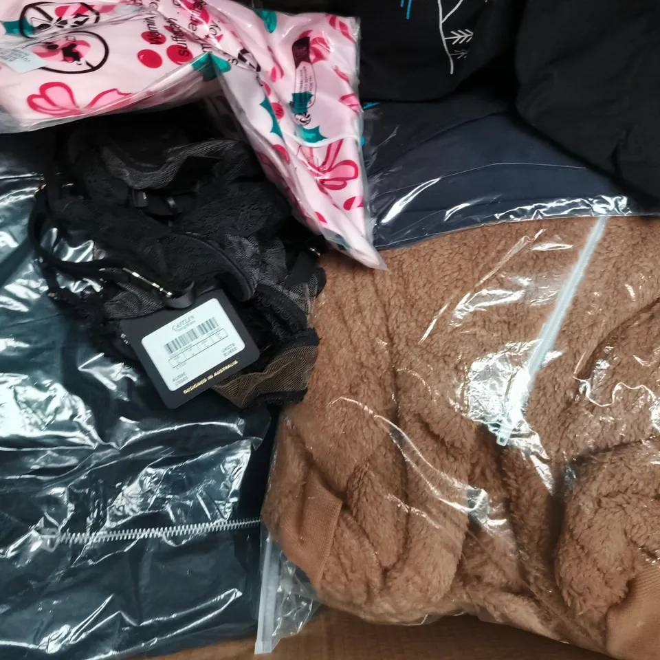 APPROXIMATELY 20 ASSORTED CLOTHING AND FASHION PRODUCTS IN VARIOUS STYLES AND SIZES - COLLECTION ONLY