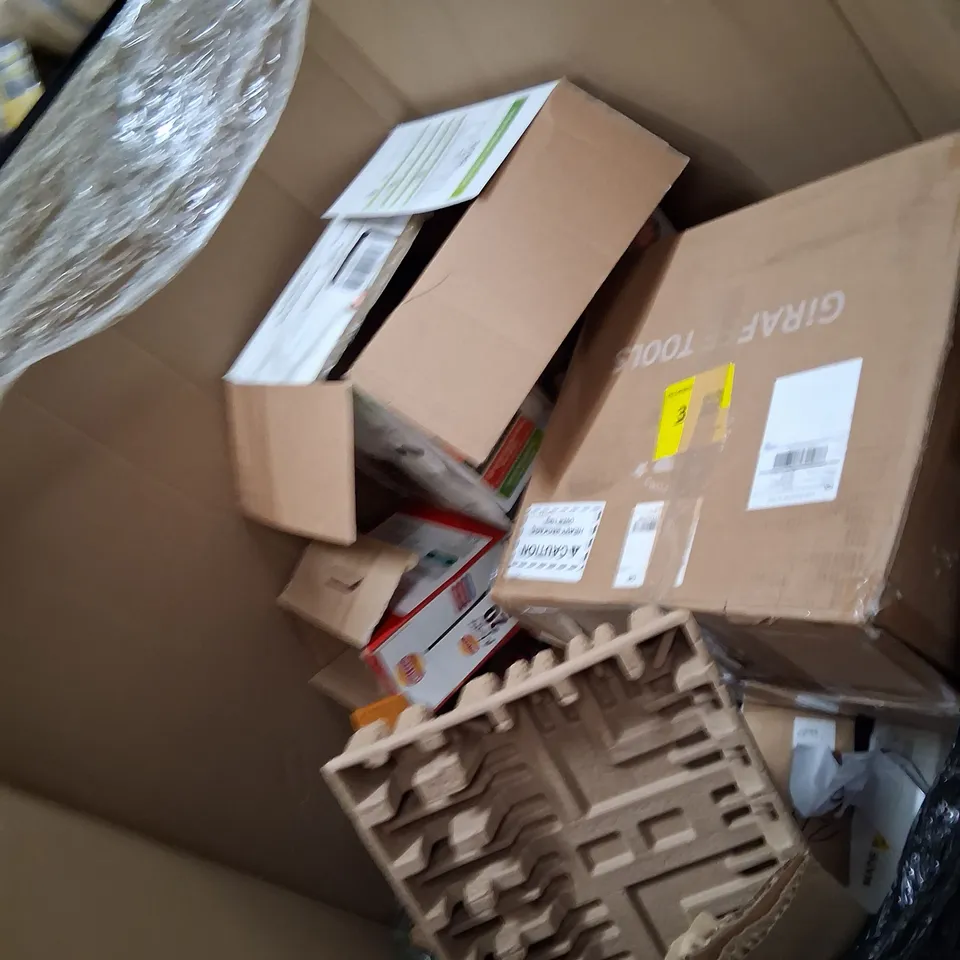 PALLET CONSISTING OF A LARGE QUANTITY OF ASSORTED HOUSEHOLD AND ELECTRICAL PRODUCTS AND ACCESSORIES TO INCLUDE;