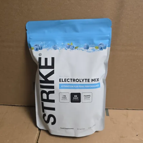 STRIKE ELECTROLYTE MIX – BERRY FUSION, 30 SACHETS