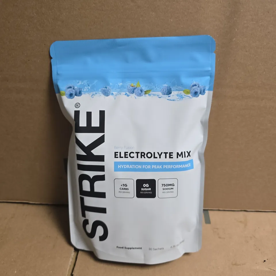 STRIKE ELECTROLYTE MIX – BERRY FUSION, 30 SACHETS