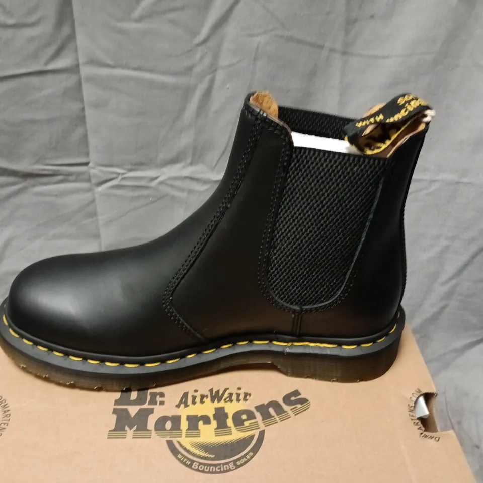 DR. MARTENS 2976 YS BLACK SMOOTH CHELSEA BOOTS – UK 6