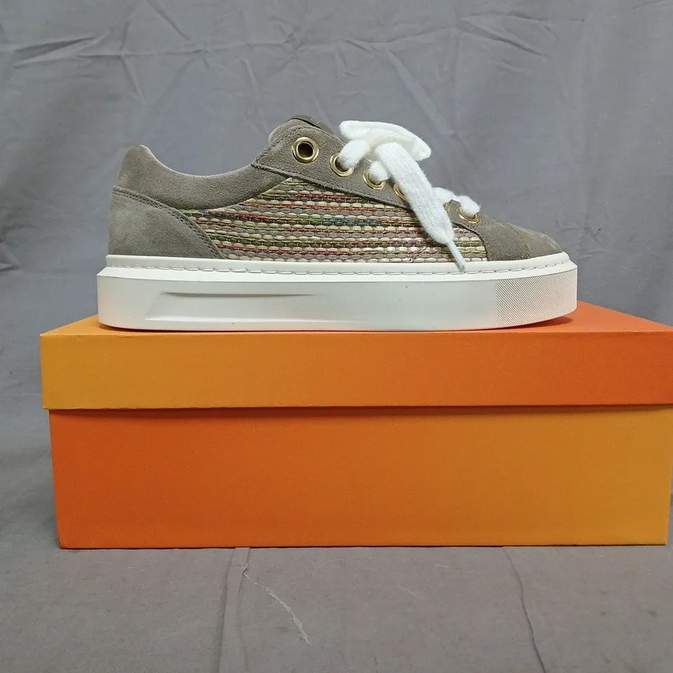 BOXED PAIR OF CLEENS ACE TRAINERS IN TAUPE SIZE UK 7