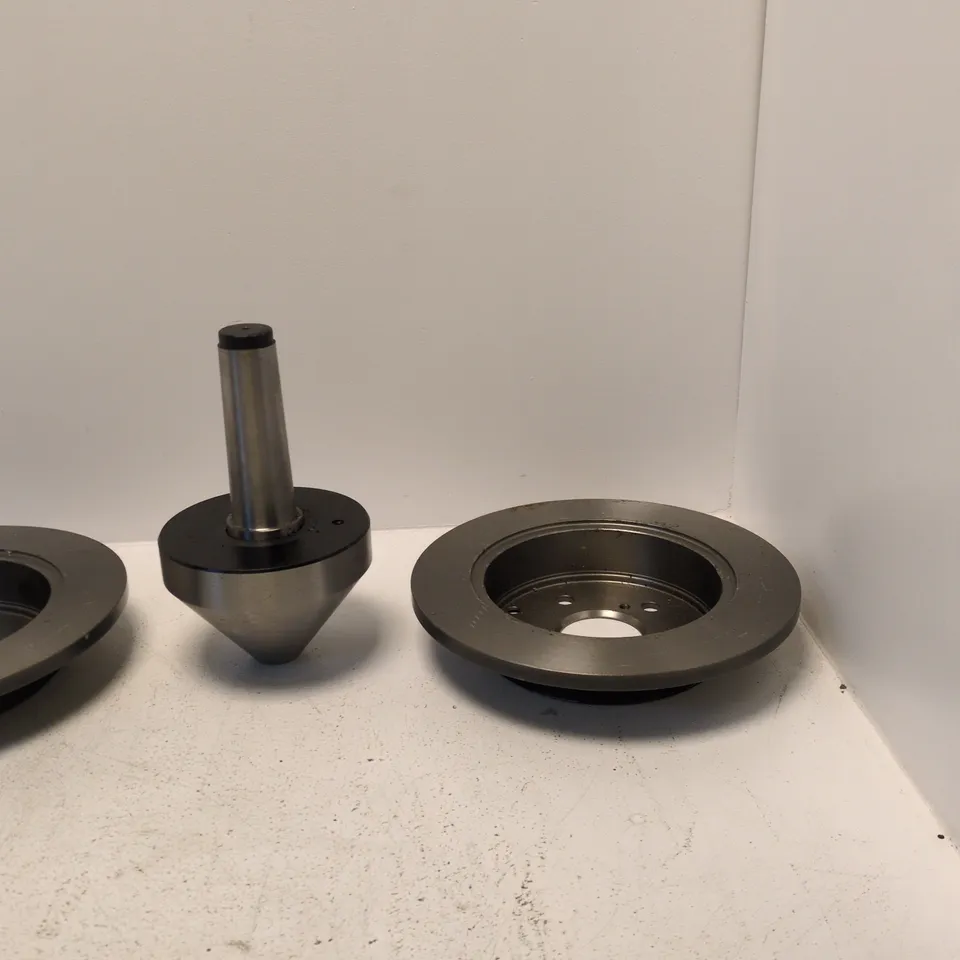 METALWORKING COMPONENTS SET: TWO CIRCULAR FLANGES WITH CENTRAL BORES + CONICAL CENTRE TOOL (3 PIECES)