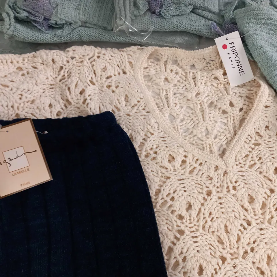 LOT OF 8 ASSORTED KNITWEAR CLOTHING ITEMS - VARIOUS SIZES