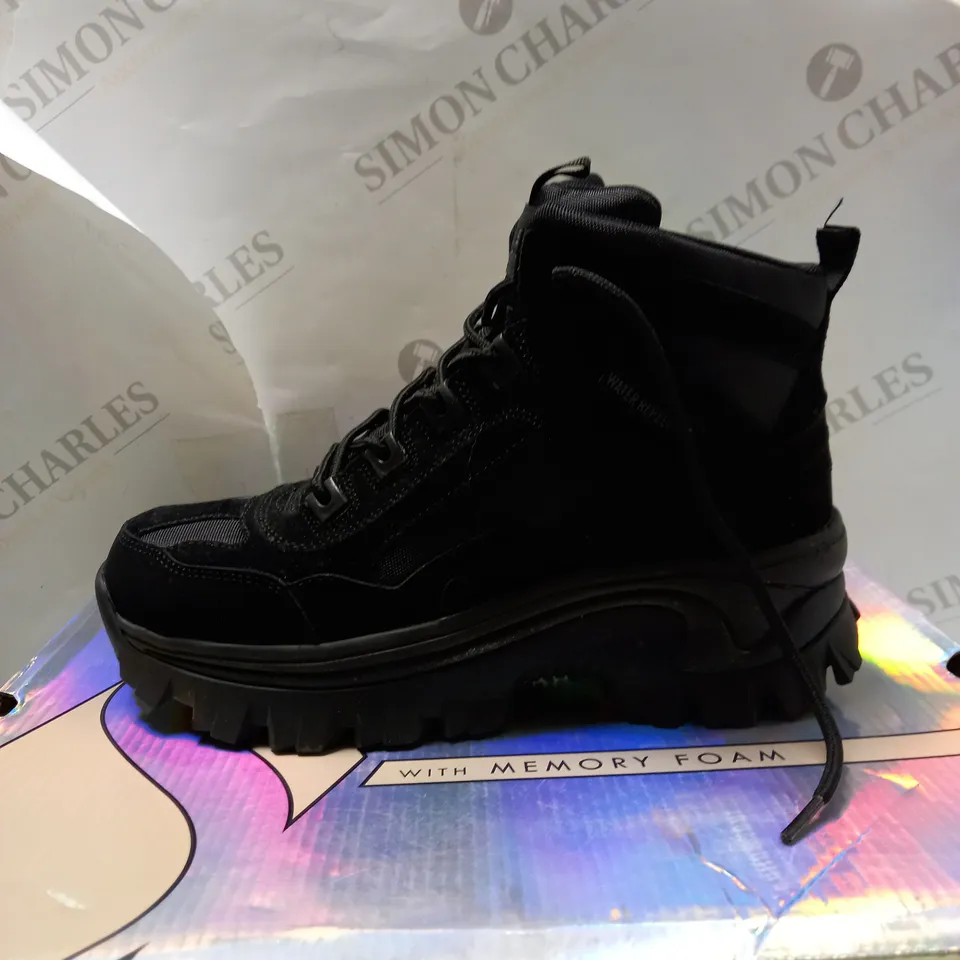 SKECHERS BLACK STRETCH TRAINERS - SIZE 6