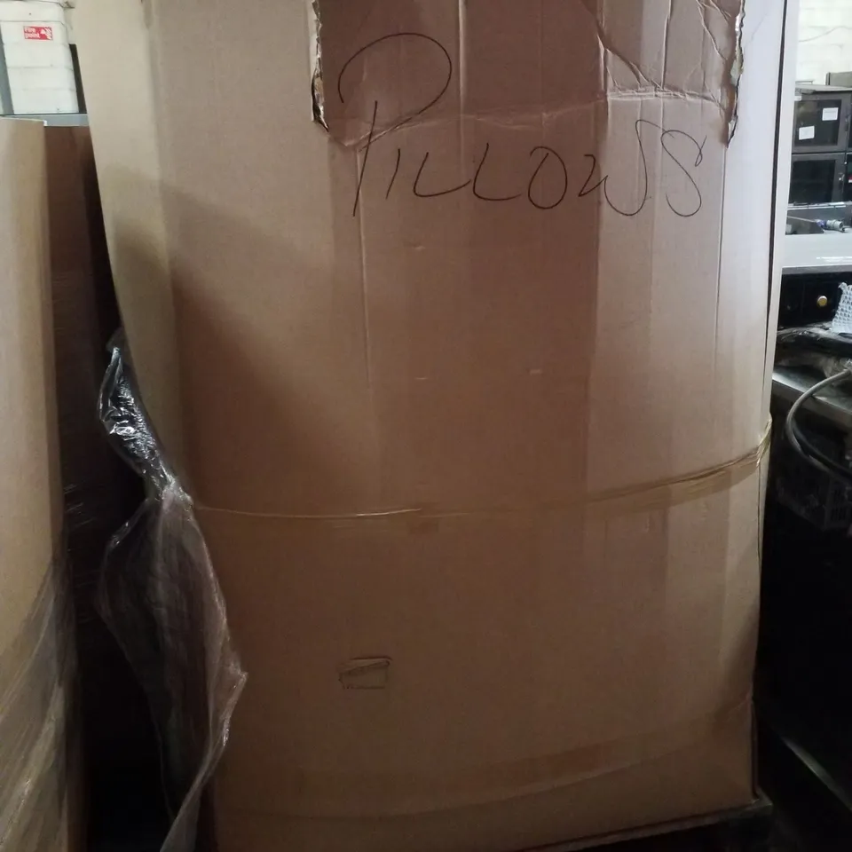 PALLET CONTAINING ASSORTED PILLOWS & CUSHIONS 