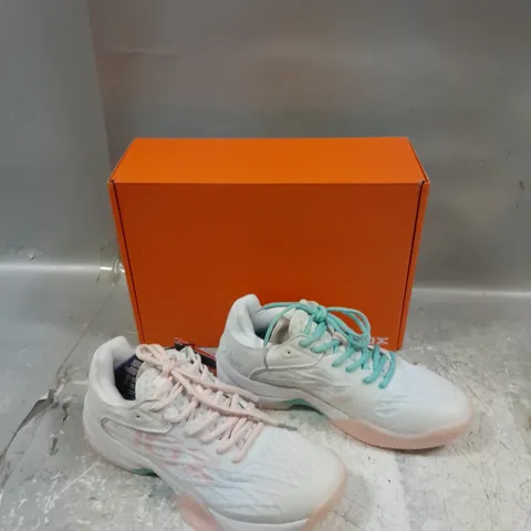 BOXED PAIR OF NOX CALZADO NOX AT10 LUX WHITE/POTPURRI UK 5