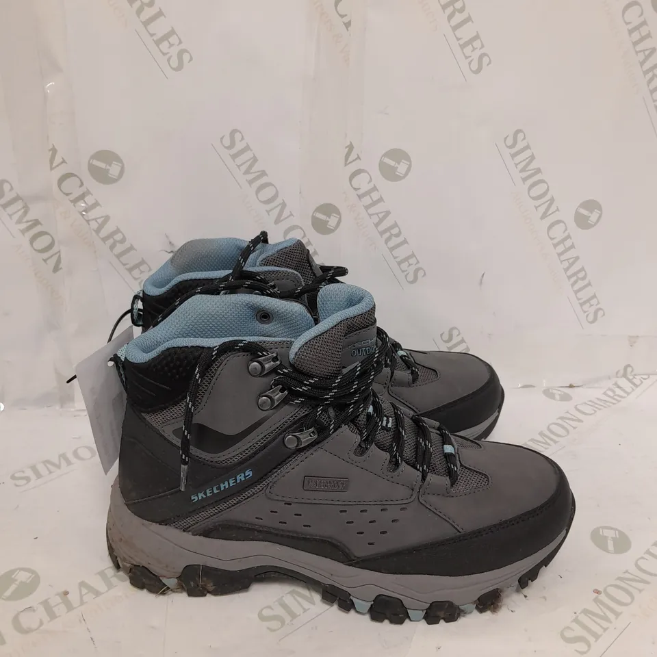 PAIR OF SKECHERS HIKING BOOTS CHARCOAL SIZE 5 1/2