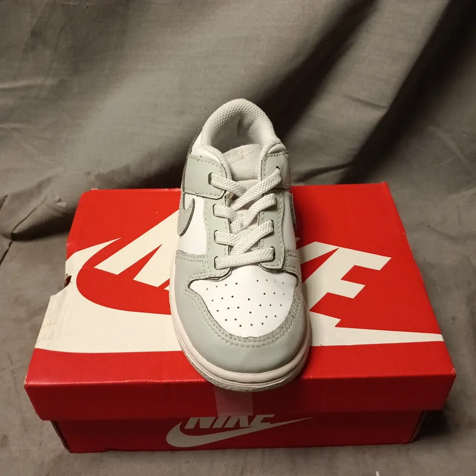 NIKE TODDLER SNEAKERS – GREY/WHITE, ON NIKE BOX SIZE 8.5 KIDS