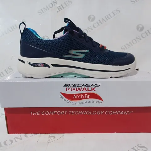 BOXED PAIR OF SKECHERS GO WALK TRAINERS IN NAVY SIZE 3