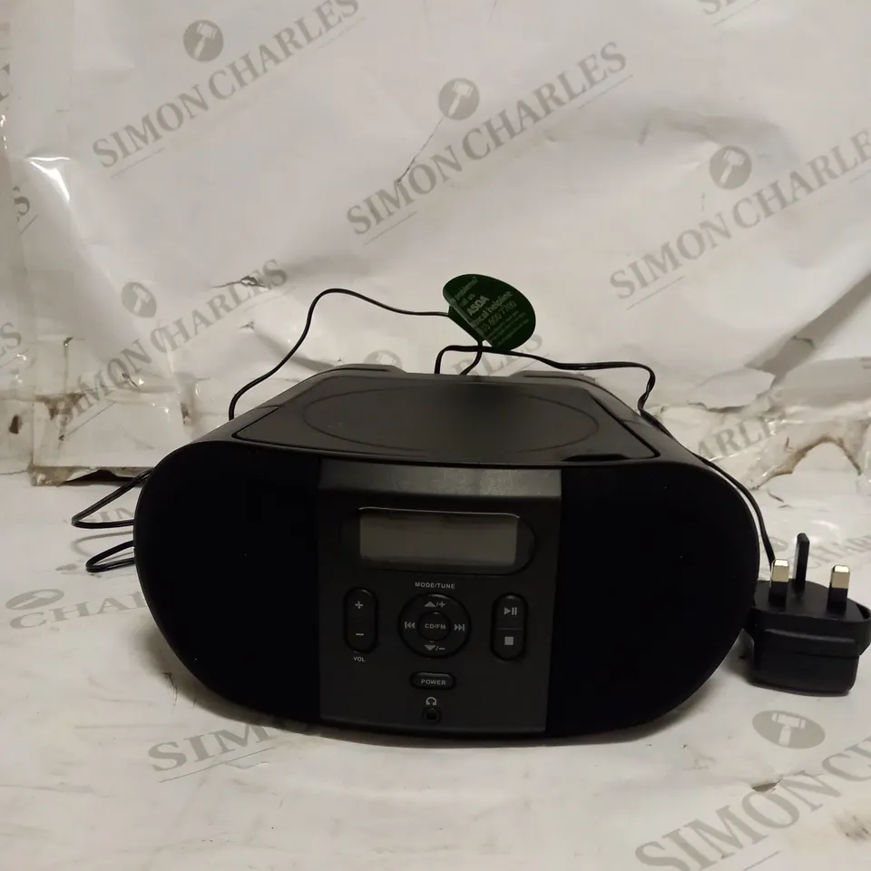 CD BOOMBOX WITH FM RADIO IN BLACK