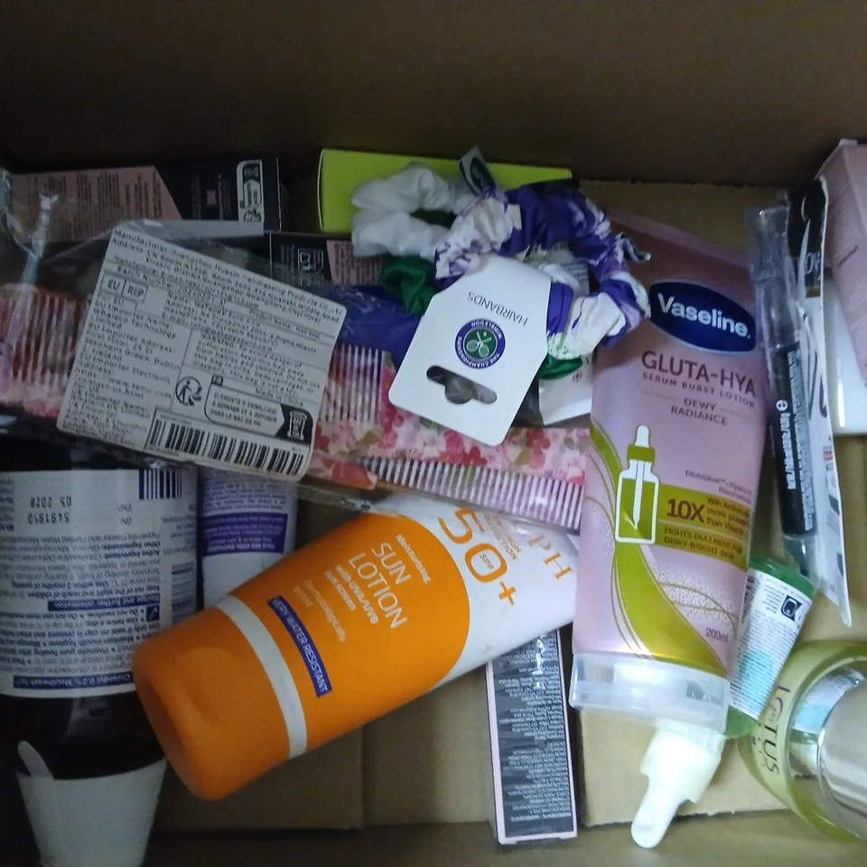APPROX 12 ASSORTED BEAUTY PRODUCTS TO INCLUDE GIVE ME CONDITIONER, COCO&EVE CONDITIONER, SOAP&GLORY BODY BUTTER, ETC