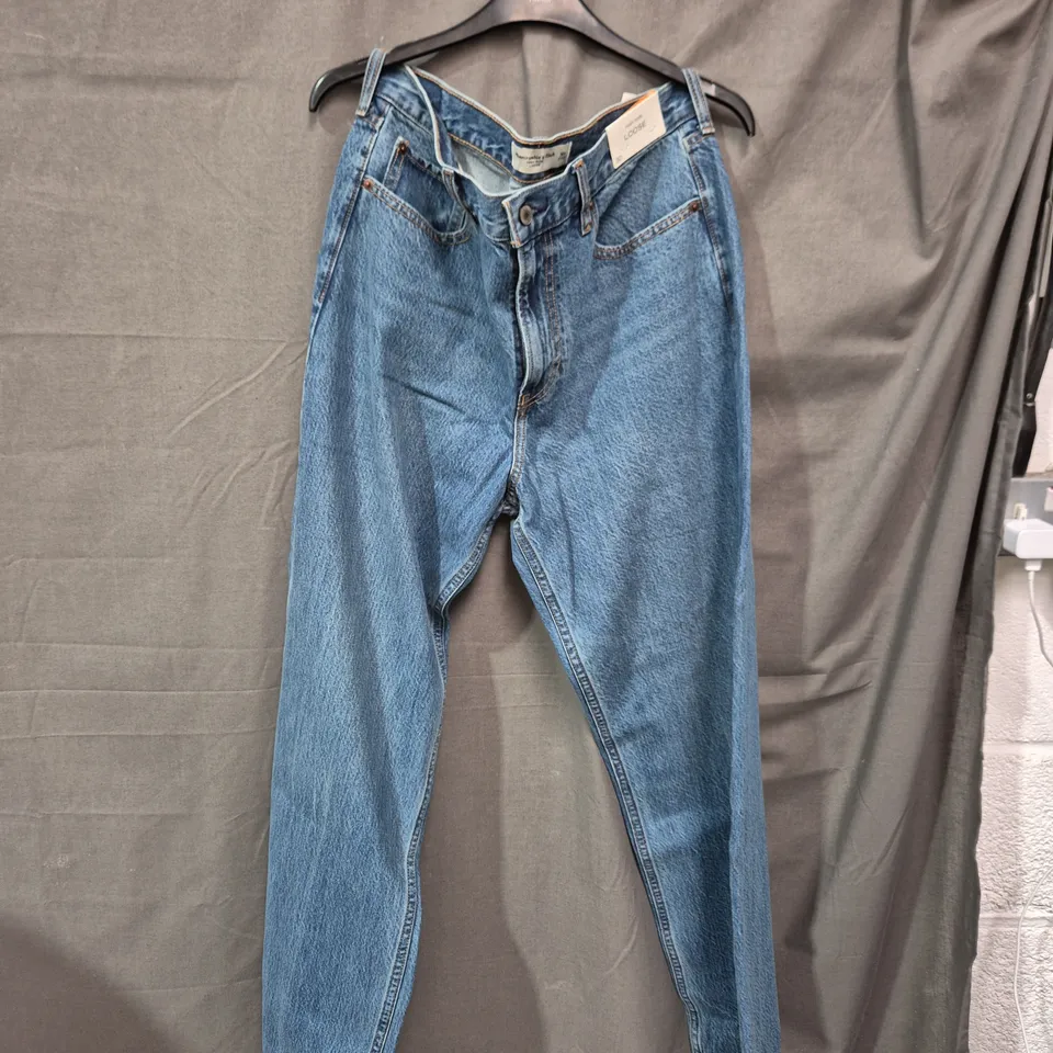 ABERCROMBIE & FITCH HIGH RISE LOOSE JEANS – BLUE DENIM, SIZE 30